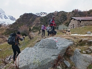 04 Alla prima baita sopra la Baita  del Camoscio